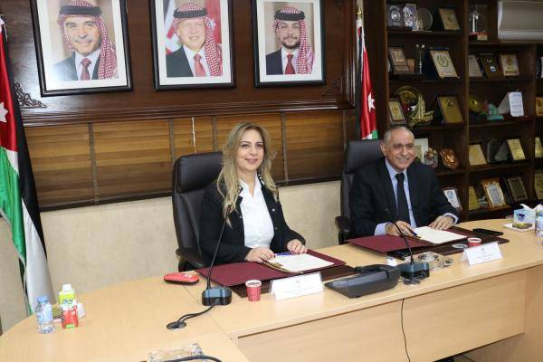 تفاهم بين العدل والأردنية للإشراف على تنفيذ العقوبات البديلة