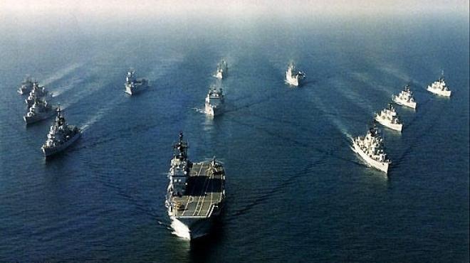 سفن وطائرات حربية وغواصات تشارك بالغارات على مواقع الحوثيين