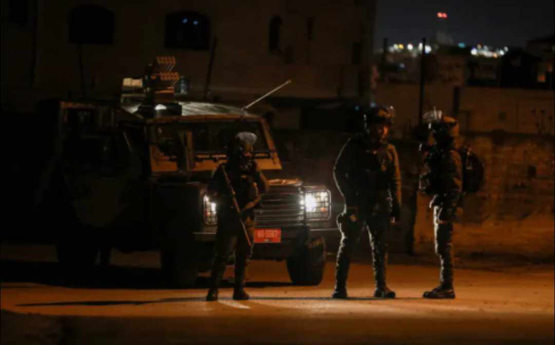 عاجل ...استشهاد ثلاثة فلسطينيين وإصابة مستوطن بعملية إطلاق نار جنوب الخليل