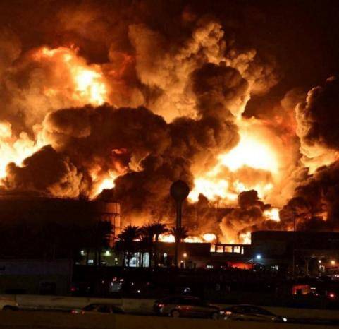 امريكيا وبريطانيا تقصفان اليمن من جديد.. وانفجارات عنيفة في المكان