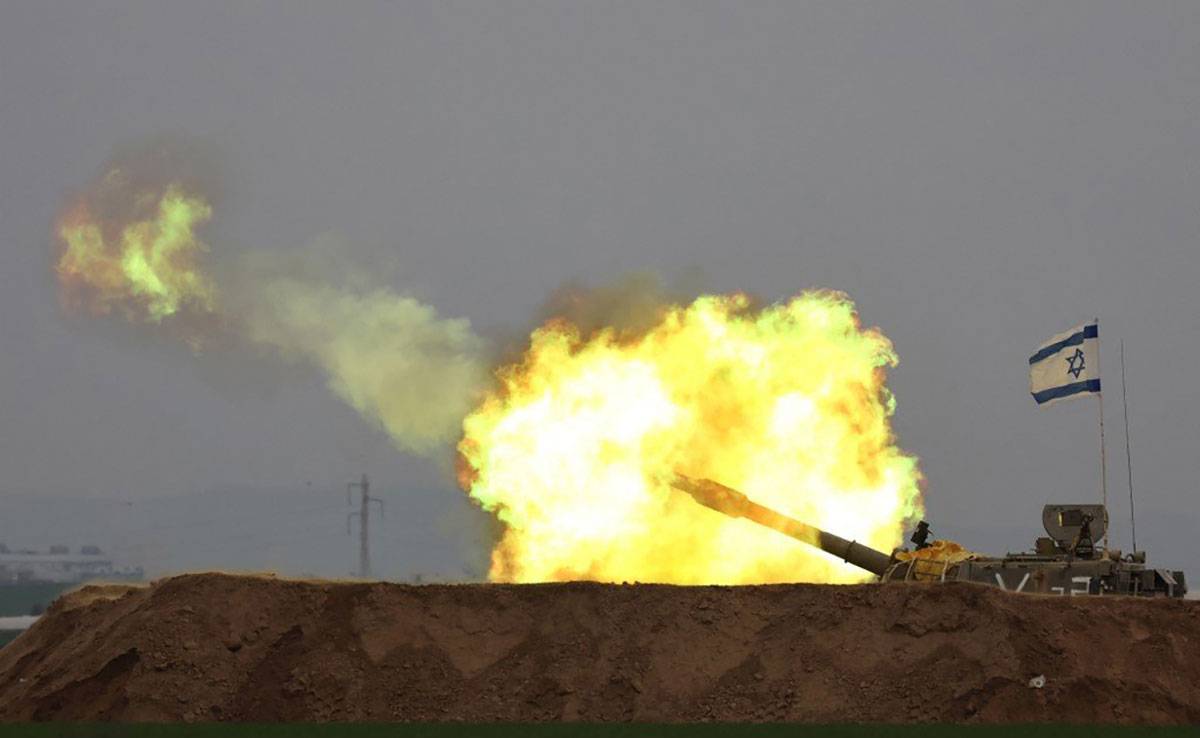 انقطاع الاتصالات والإنترنت في غزة وعشرات القتلى في ضربات إسرائيلية