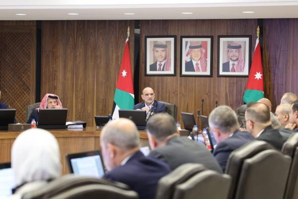 الحكومة تقر مشروع نظام تزويد المؤسَّسات بالعمَّال الأردنيين