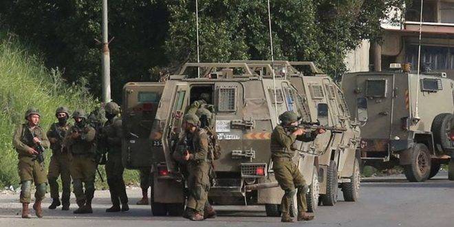 إصابة فلسطيني واعتقال آخرين خلال اقتحام الاحتلال مناطق بالضفة الغربية