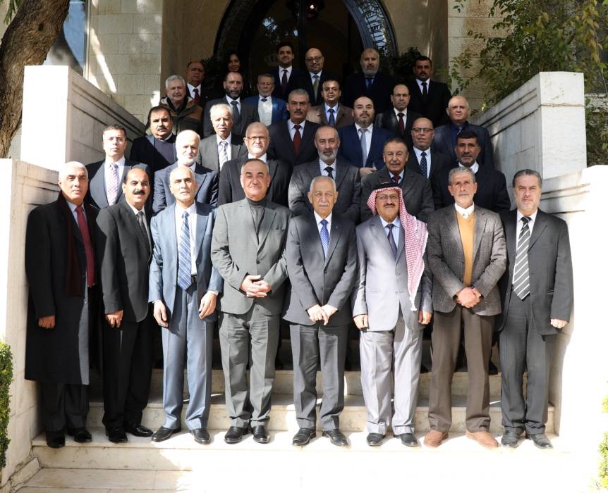 رئيس الديوان الملكي يلتقي شيوخ ووجهاء يازور...صور