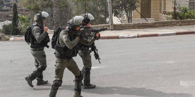 استشهاد فلسطينيين اثنين وإصابة 10 برصاص قوات الاحتلال جنوب الخليل