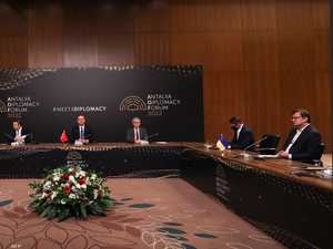 وزير خارجية أوكرانيا يفكر بـتسديد لكمه لنظيره الروسي لافرو