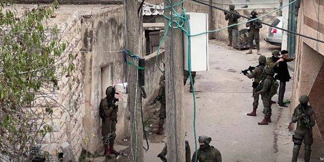 إصابة واعتقال فلسطينيين خلال اقتحام قوات الاحتلال مناطق بالضفة الغربية