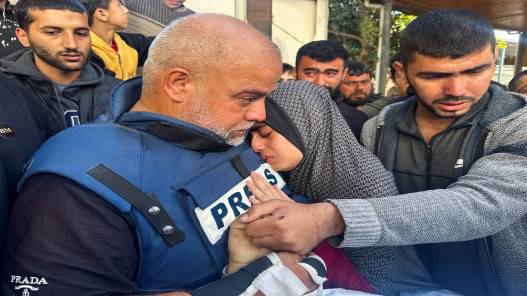 عاجل.. نقابة الصحفيين المصريين: تسهيل دخول الزميل وائل الدحدوح إلى مصر لتلقي العلاج