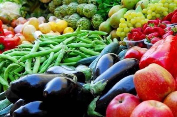 أسعار الخضار والفواكه في السوق المركزي الأربعاء