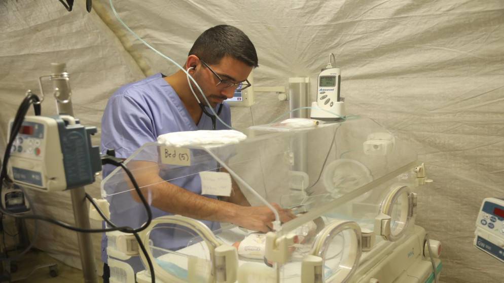 الحكومة: الأردن أبلغ إسرائيل بتحمل مسؤولياتها بشأن سلامة المستشفيين في غزة