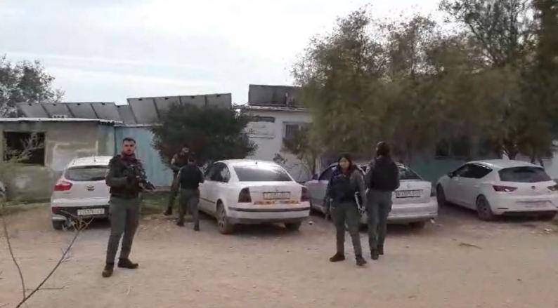 جيش الاحتلال والمستوطنين يقتحمون مدرسة عرب الكعابنة الأساسية غرب أريحا