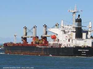 الحوثيون يتبنون هجوما على سفينة أميركية قبالة اليمن