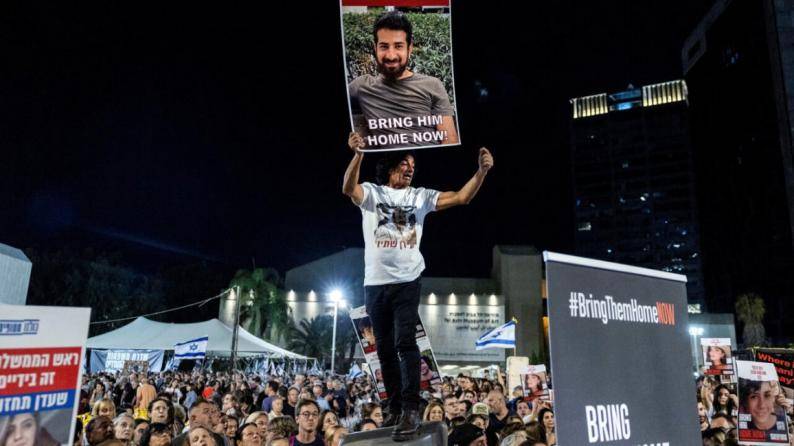 والدة جندي إسرائيلي كان محتجزا في غزة تتهم جيش الاحتلال بقتله عمدا