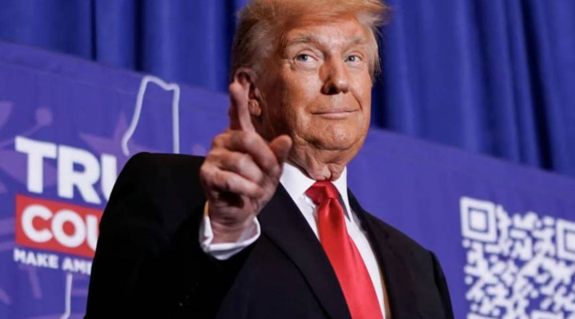 علامات حمراء على يد ترامب تثير تساؤلات حول إصابته بمرض غامض (صورة)