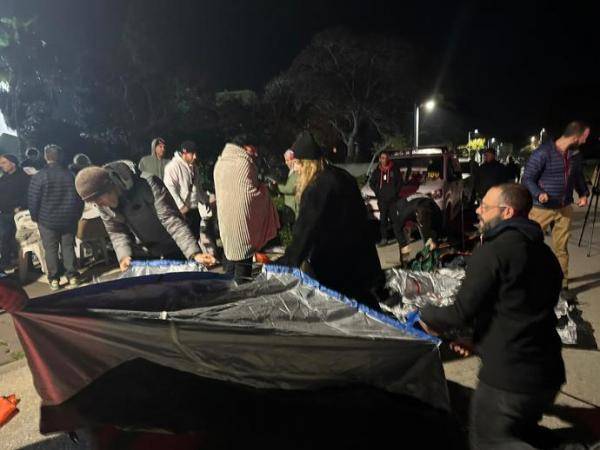 مستوطنون يعتصمون أمام منزل نتنياهو في تل أبيب