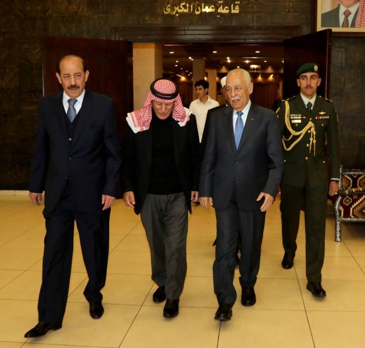 مندوبا عن الملك وولي العهد..العيسوي يعزي قبيلة بني صخرالفايز وآل الطاهر والعرموطي