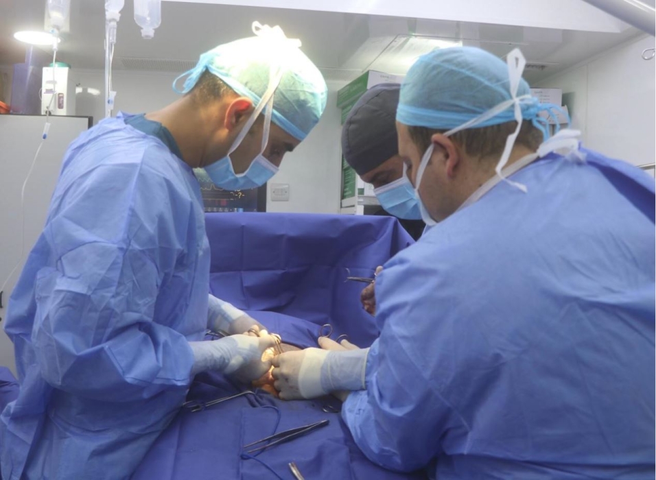 بالصور...المستشفى الميداني الأردني نابلس١ يجري عملية جراحية
