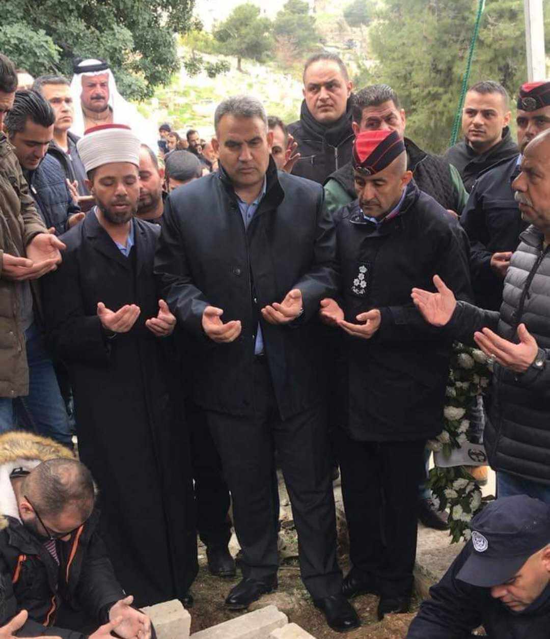العميد  الشبول يشارك في  تشييع جثمان الوكيل شحاده عزام الهوايه...صور