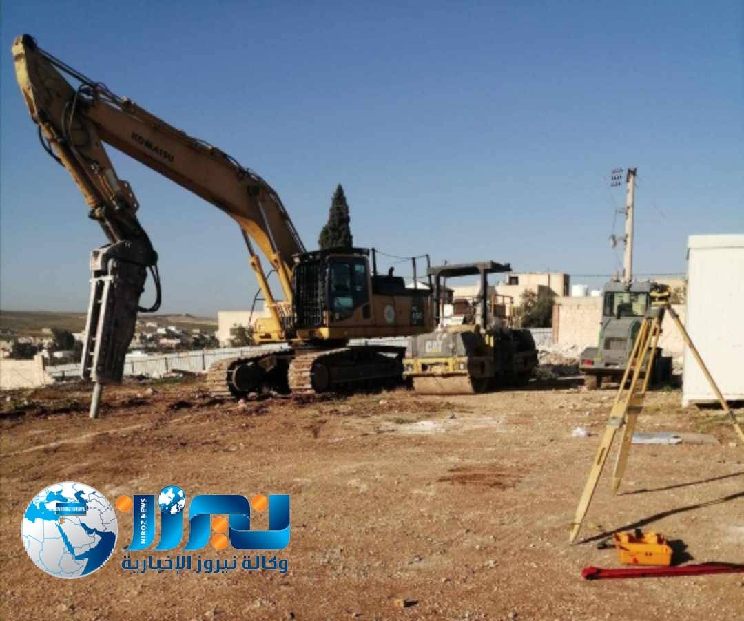 المباشرة في تنفيذ أعمال عطاء بناء مدرسة المنصورة الأساسية في البادية الشمالية الغربية