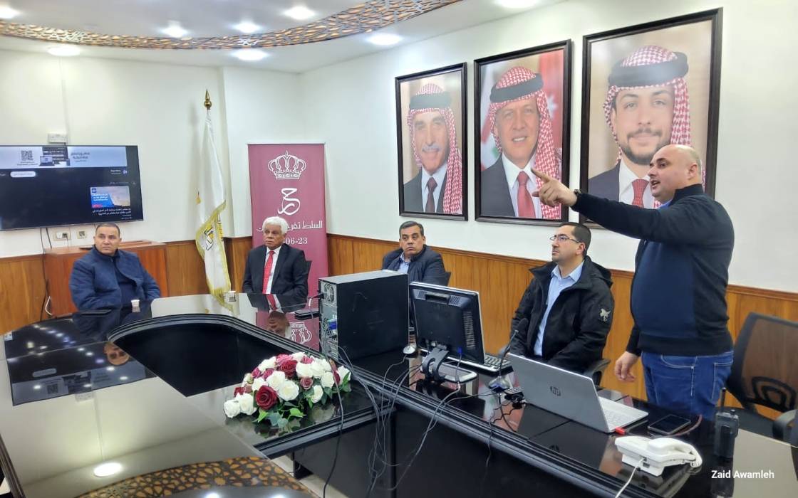 محافظ البلقاء يتفقد غرفة طوارئ بلدية السلط الكبرى