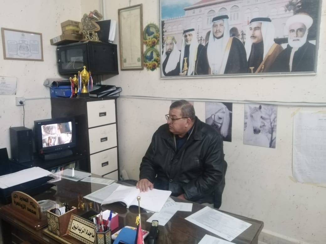 العموش يتفقد مدرسة حي الصالحية الأساسية المختلطة.