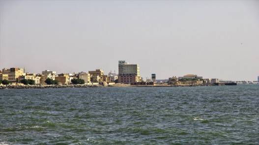 سفينتان ترفعان علم أميركا تعودان من البحر الأحمر بعد رؤية انفجارات