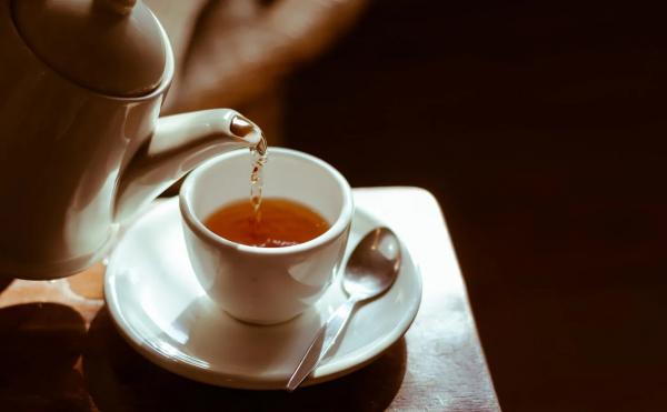 كوب الشاي بالملح يثير عاصفة بين الأمريكيين والبريطانيين