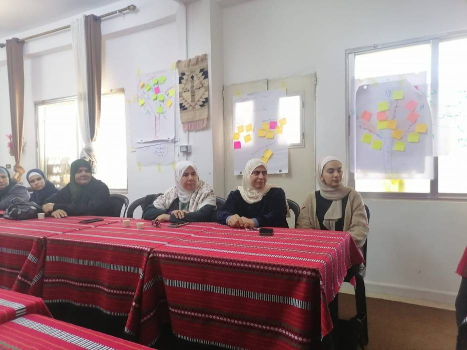 حوارية  الفكر المتطرف  في جمعية النشمية لتنمية المرأة والطفل ...صور