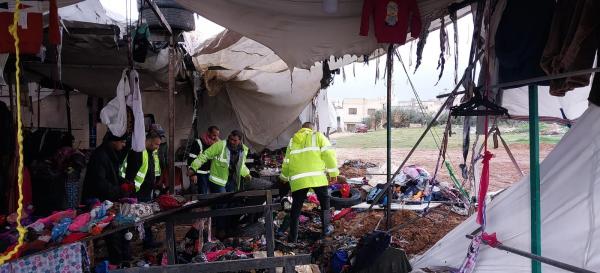 طواقم بلدية مأدبا تنقذ مواطناً من الحريق