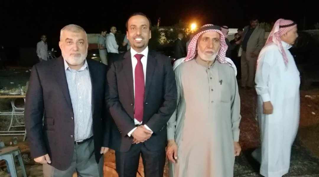 العقيل  يهنئ ابن عمه محمد يوسف العقيل بتعيينه مستشارا في وزارة الخارجية