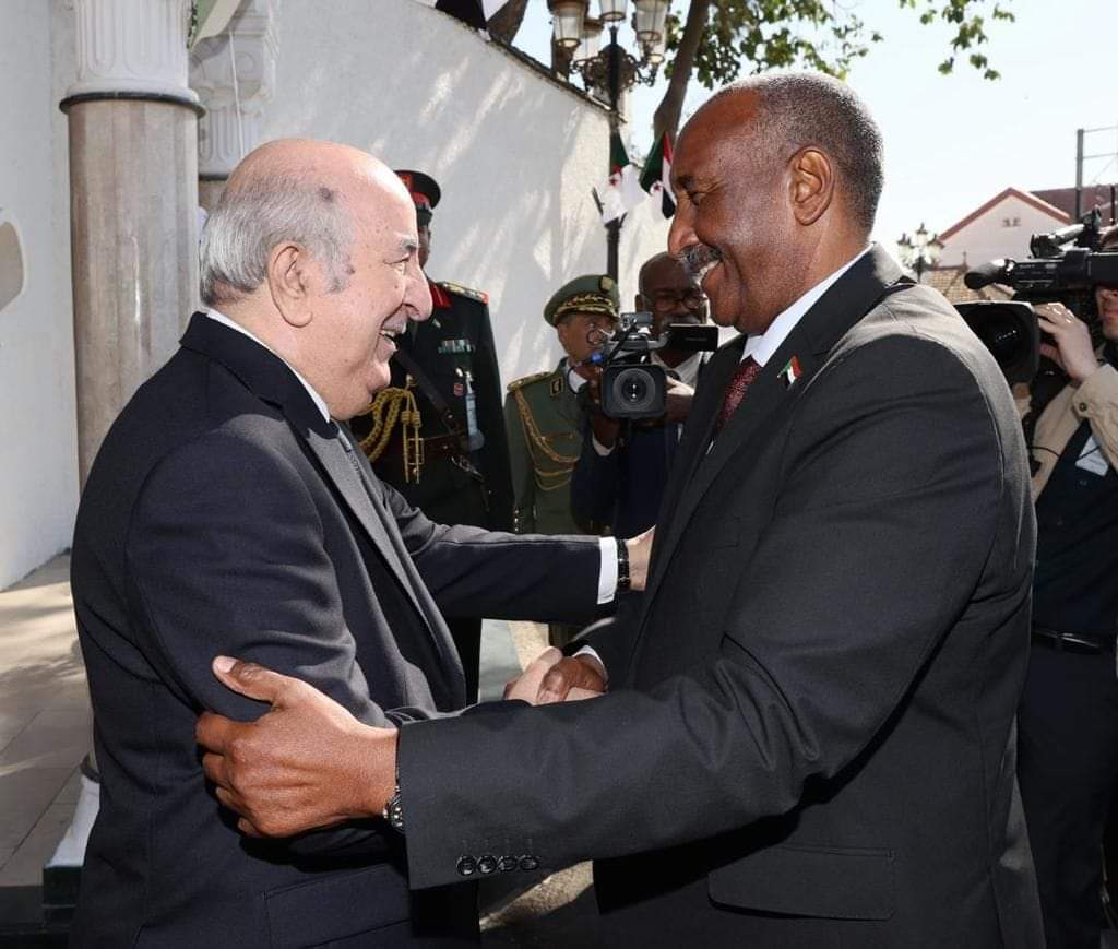 الفريق أول ركن عبد الفتاح البرهان يصل الجزائر