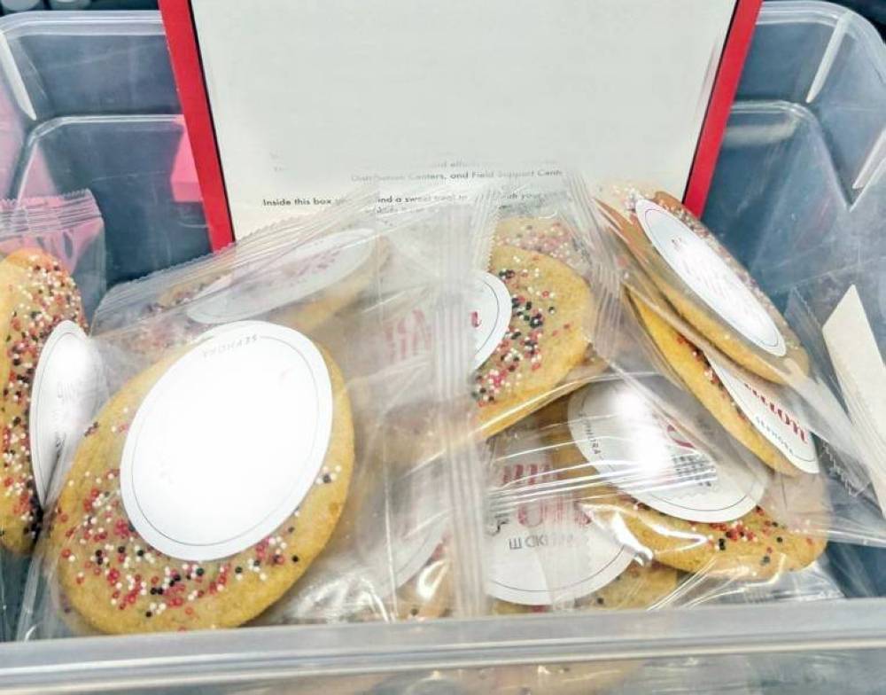 شركة تكافئ موظفيها لتحقيق 10 مليارات دولار بقطعة بسكوت !