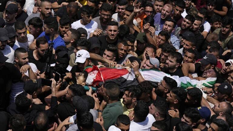 10 شهداء بمجزرة إسرائيلية على مدرسة تابعة للأونروا تؤوي نازحين بغزة