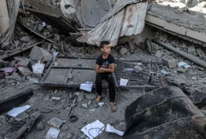 زينب الغنيمي تكتب من غزة: في كلّ مرّةٍ تنفكّ العزلة بالتواصل مع الأحبّة أعودُ إلى الحياة مجدّدًا