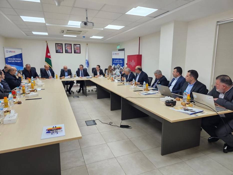وزير المياه والري يزور شركة مياه العقبة
