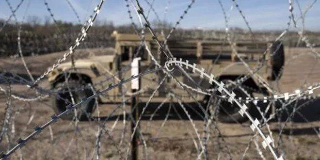 نيوزويك: مخاوف من حرب أهلية في الولايات المتحدة بعد تصاعد المواجهات في ولاية تكساس