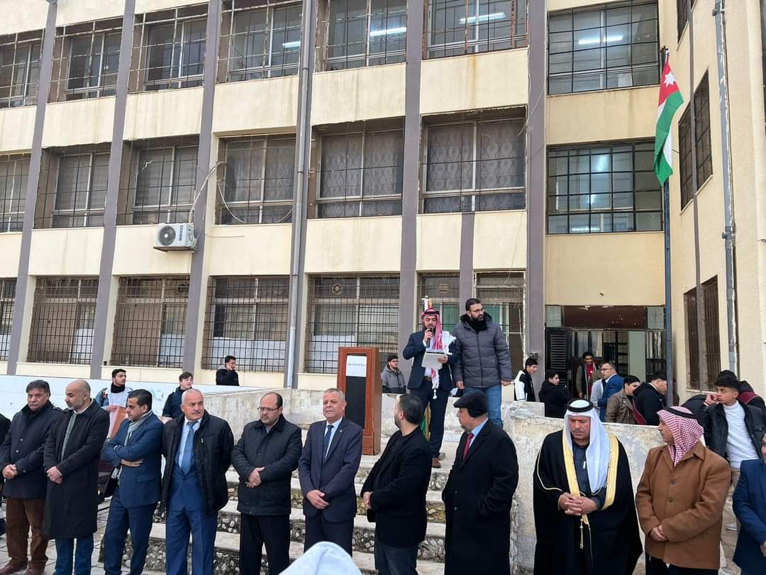 الزرقاء الأولى تحتفل بعيد ميلاد جلالة الملك ...صور