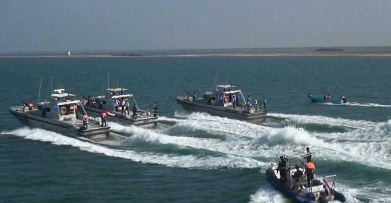 الحوثيون : أطلقنا عدة صواريخ بحرية على مدمرة أمريكية بالبحر الأحمر