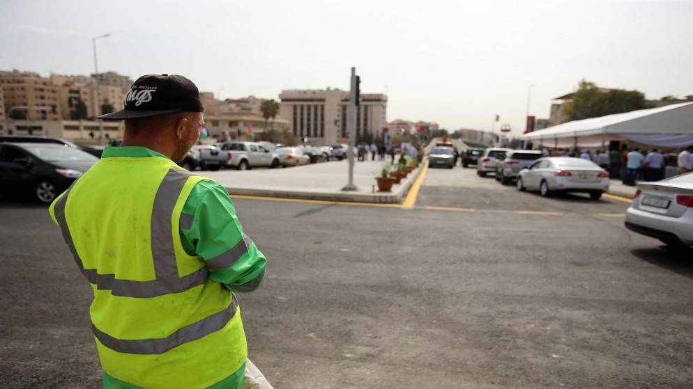 بلدية جرش تباشر بتثبيت نحو 58 عامل وطن يعملون على نظام المياومة