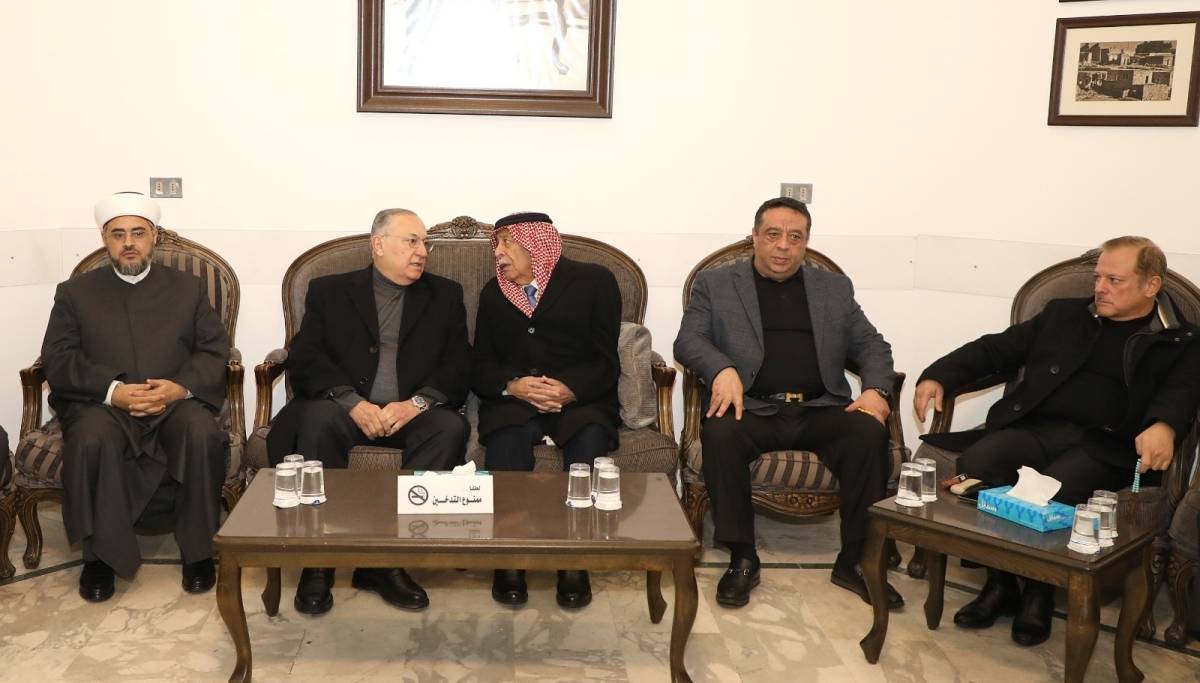 مندوبا عن الملك وولي العهد.. العيسوي يعزي عشيرة آل حجازي....صور