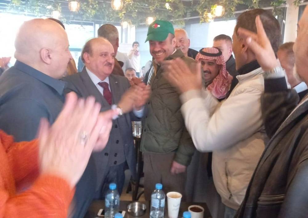 السفير السعودي وشخصيات رياضية يُتابعون مباراة المنتخب الوطني مع طاجكستان