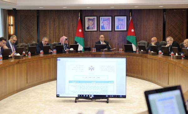 مجلس الوزراء يقبل استقالة مدانات ويحيل مهيدات إلى التقاعد