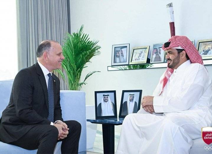 الأمير فيصل بن الحسين يجتمع برئيس اللجنة الأولمبية القطرية