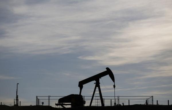 النفط يواصل الارتفاع وسط تقديرات باستقرار الإنتاج الأميركي
