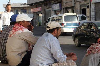 دعوات لتشغيل العمالة الأردنية وفقا للنسب المقررة في الظليل