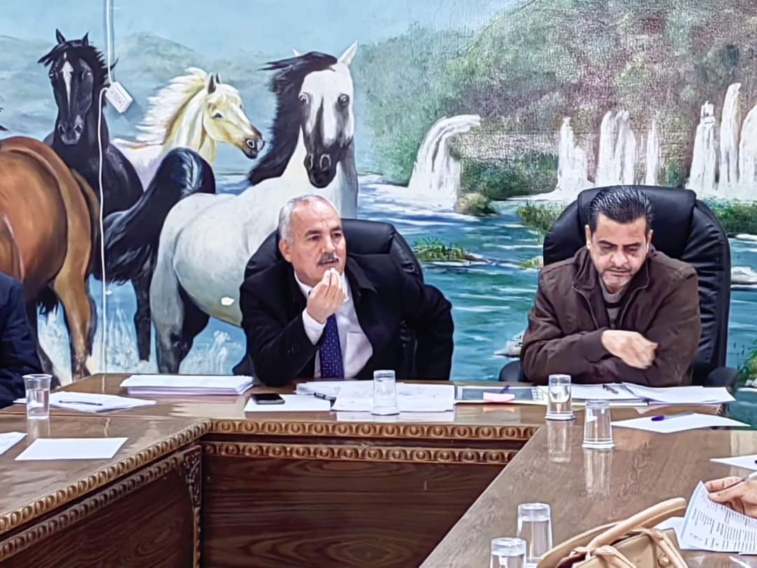 لجنة التوجيه المهني في الزرقاء الأولى تجتمع  لمناقشة    خطة العمل...صور