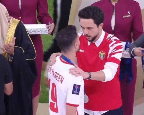 بالصور...ولي العهد يتوج النشامى بفضية آسيا