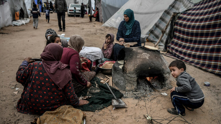 نازحون فلسطينيون: باقون في رفح ولن نرحل