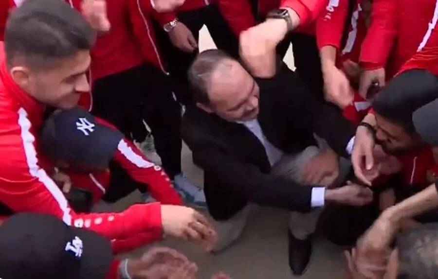 الامير علي يشارك النشامى احتفالية المنسف