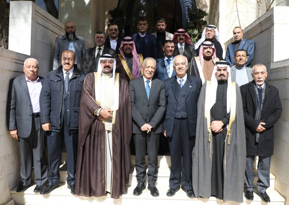 رئيس الديوان الملكي يلتقي شيوخا ووجهاء من سحاب وشباب من العقبة